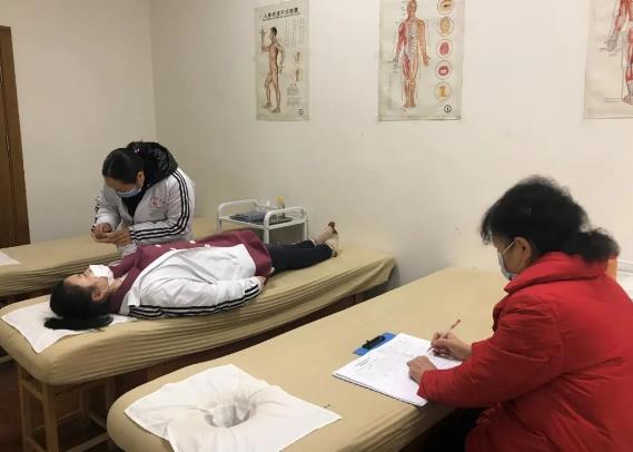 小兒推拿師證書怎么考？快來瞧重慶六合學校考核現場