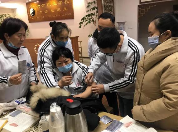 小兒推拿師證書怎么考？快來瞧重慶六合學校考核現場
