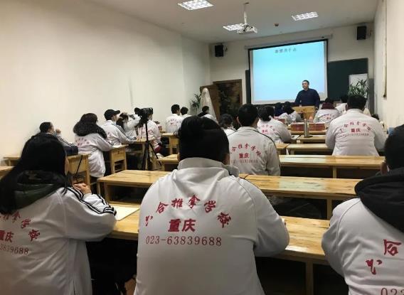 小兒推拿師證書怎么考？快來瞧重慶六合學校考核現場