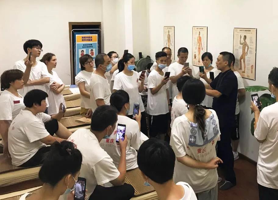扭傷時怎么進行自我按摩緩解疼痛？