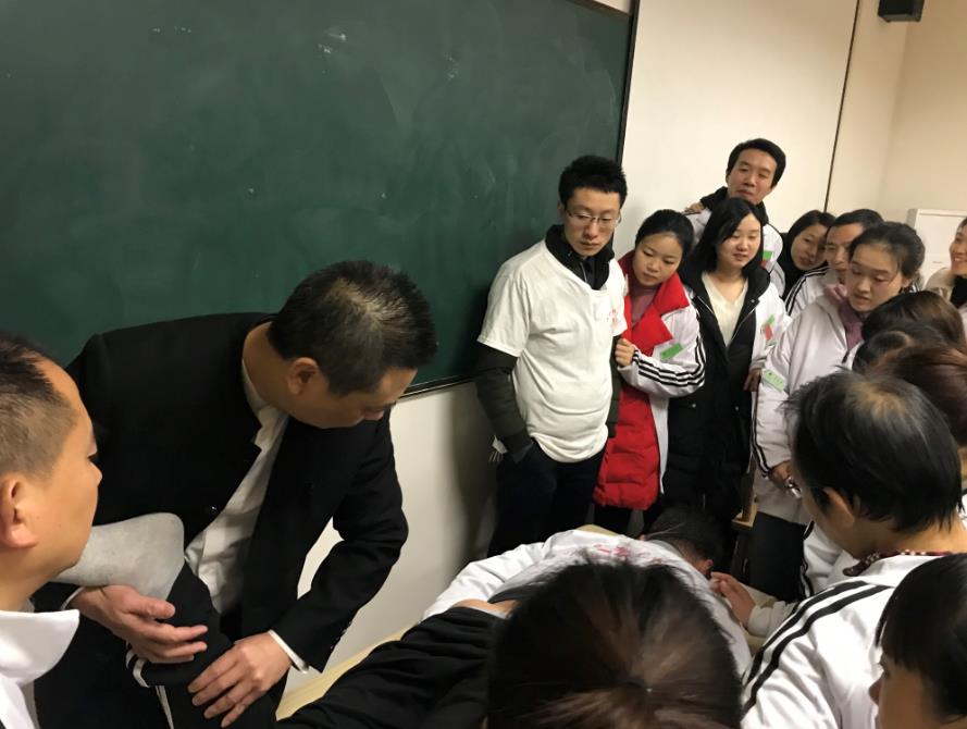 重慶針灸推拿培訓學校教你按摩腳底，補益身體