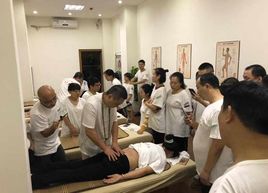 中醫培訓學校告訴你為什么中醫推拿不難學