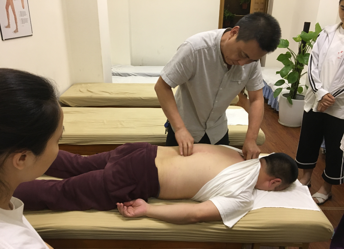 刮痧只適合實(shí)證、熱證嗎?專業(yè)中醫(yī)培訓(xùn)學(xué)校老師這樣說