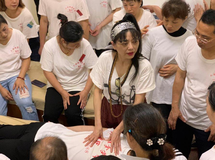 換季容易風濕腰痛 推拿拔罐效果不錯