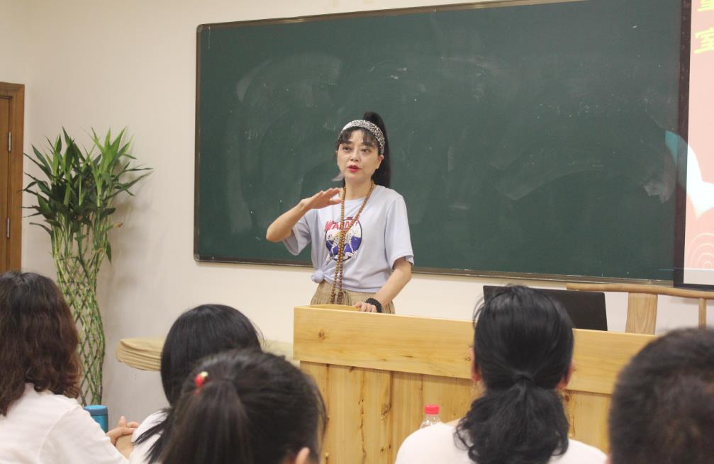 師恩難忘！六合學校祝所有的育人之師：節(jié)日快樂