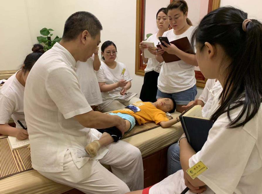 小兒推拿治療小兒外感咳嗽的手法是什么？重慶小兒推拿培訓專業嗎？